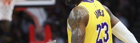 【现场】洛城德比詹姆斯发威 湖人强势逆转快艇