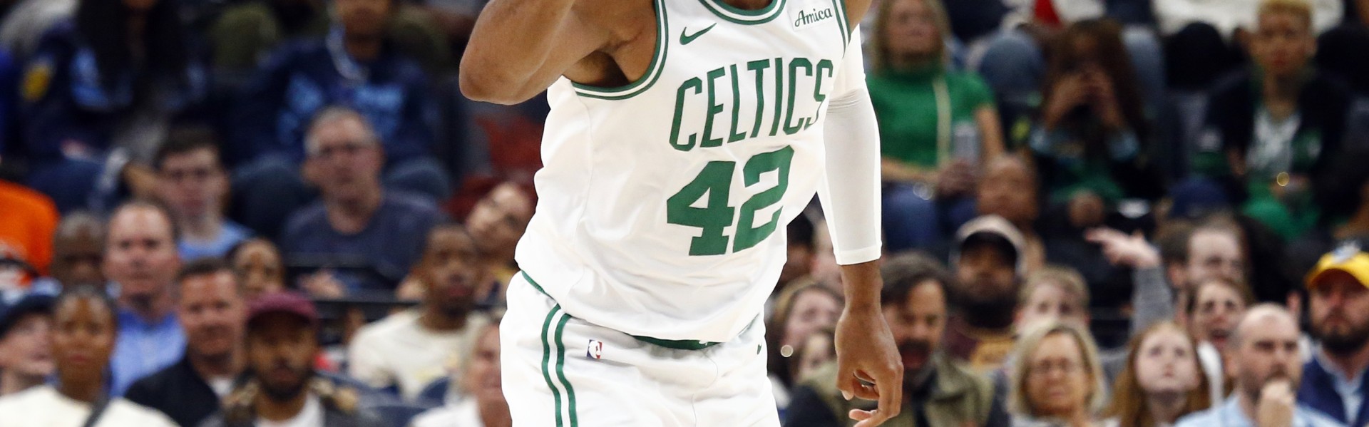 名记：勇士选择霍福德因为他是空间型中锋 这位老将油箱还没空