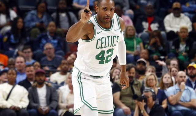 名记：勇士选择霍福德因为他是空间型中锋 这位老将油箱还没空