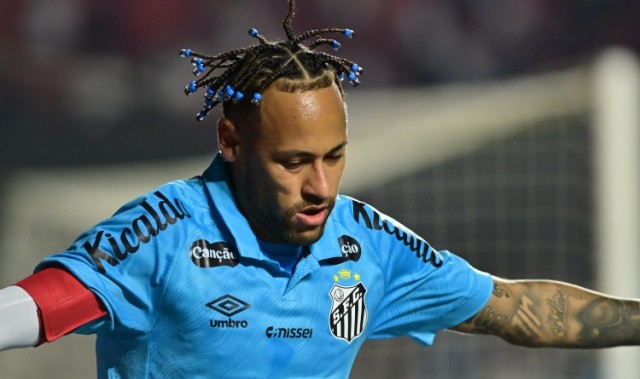 pg电子-德佩批评巴甲使用人造草皮，内马尔评论表示支持与赞同