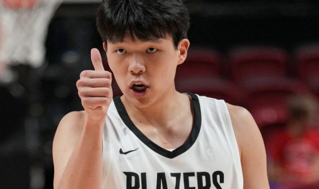 pg电子官网-10分5板3助1帽！杨瀚森天神下凡，暴露三大短板，开拓者捡到宝了