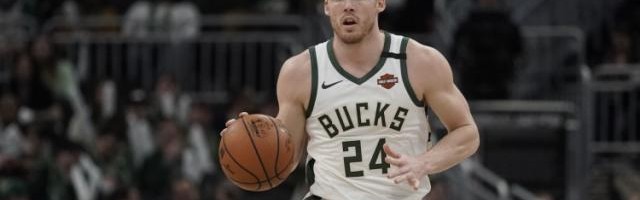 电子游戏平台-康诺顿波蒂斯关键贡献 阵容深度雄鹿逐渐占上风